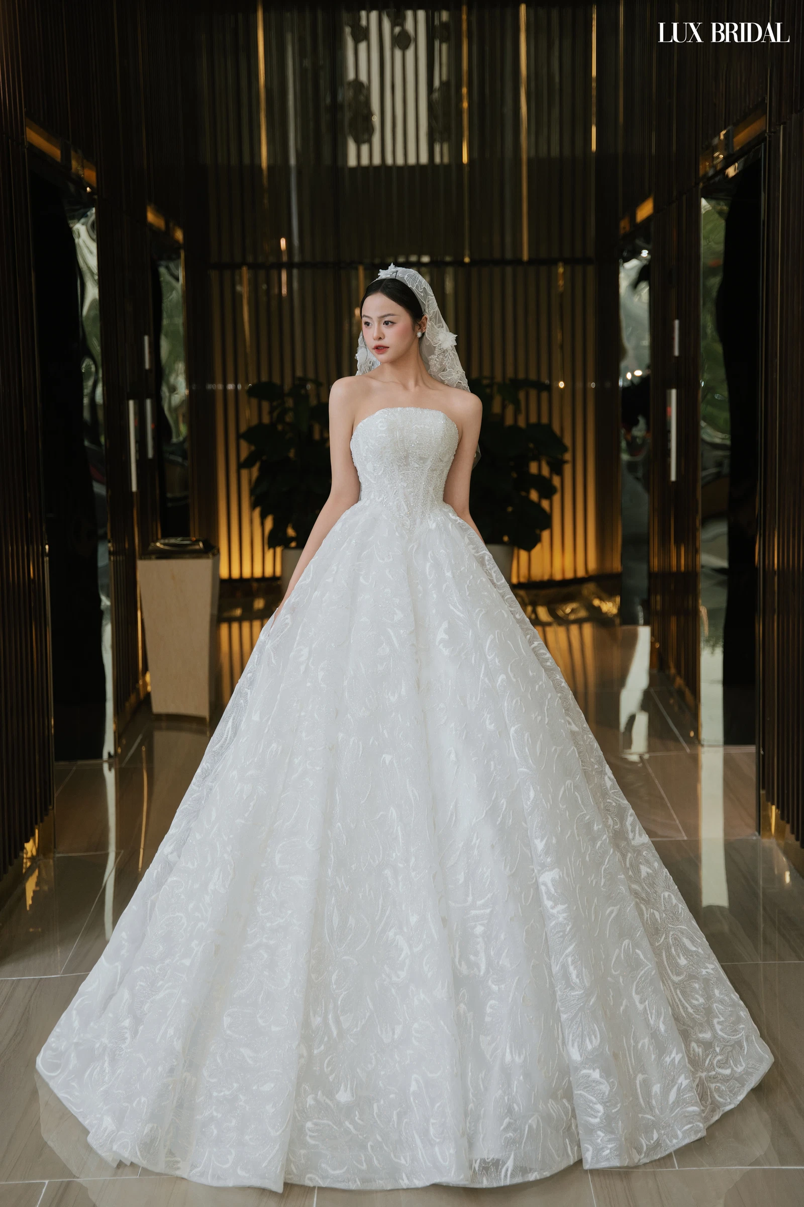 Bold Dress — Trang phục