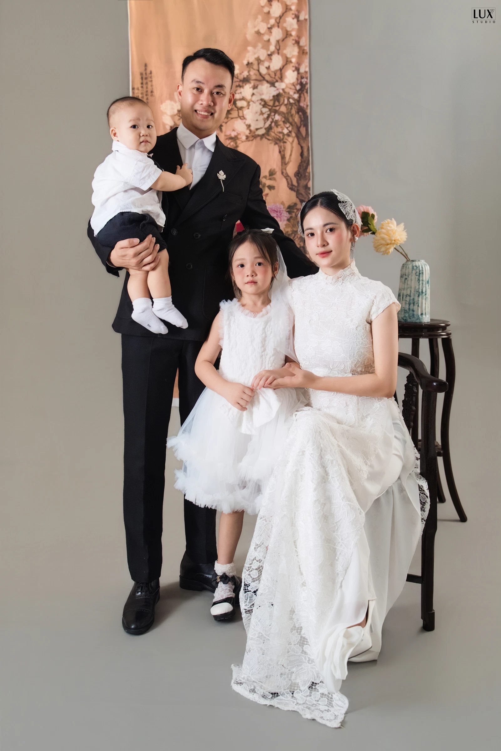 GIA ĐÌNH NGUYỄN THƯƠNG — Family