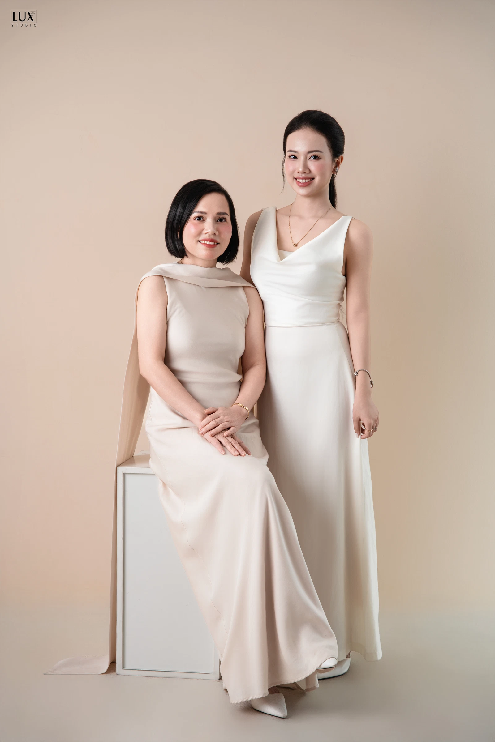 MẸ CON HÀ VY — Family