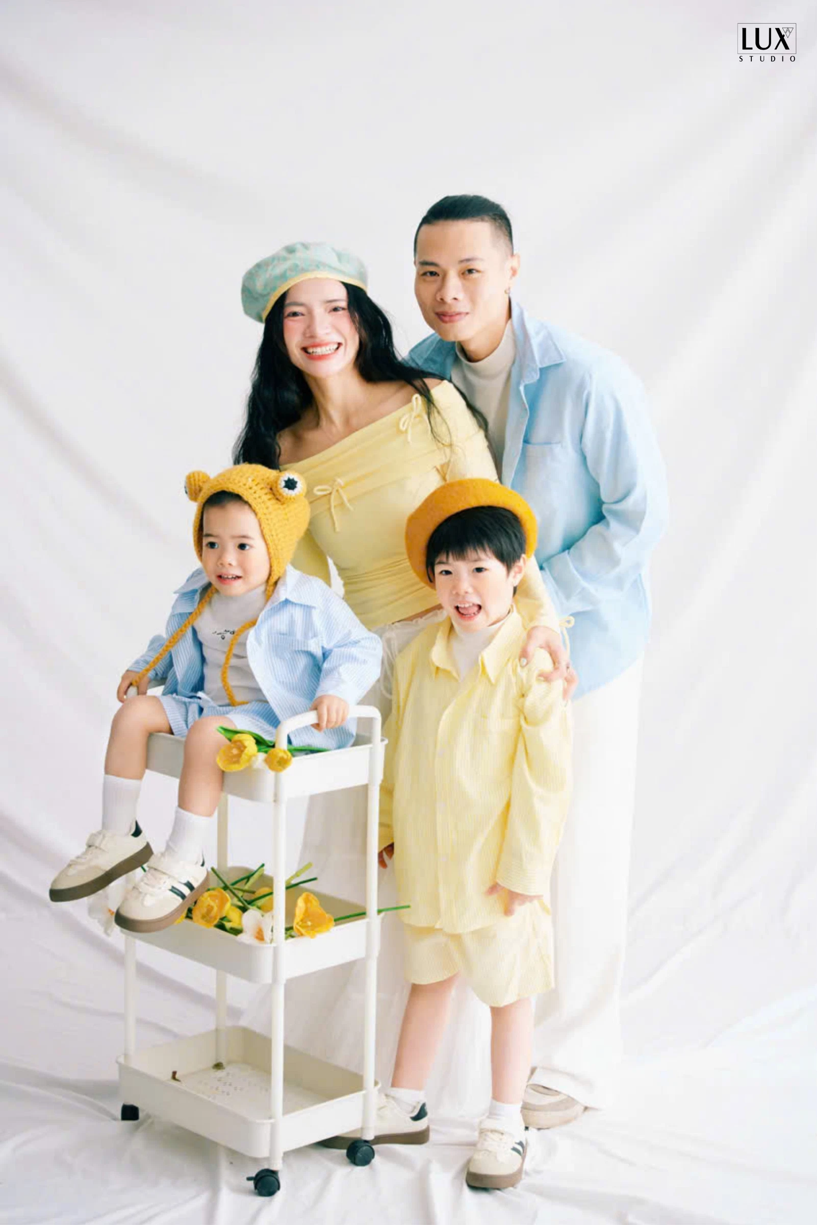 GIA ĐÌNH CHỊ HYỀN — Family