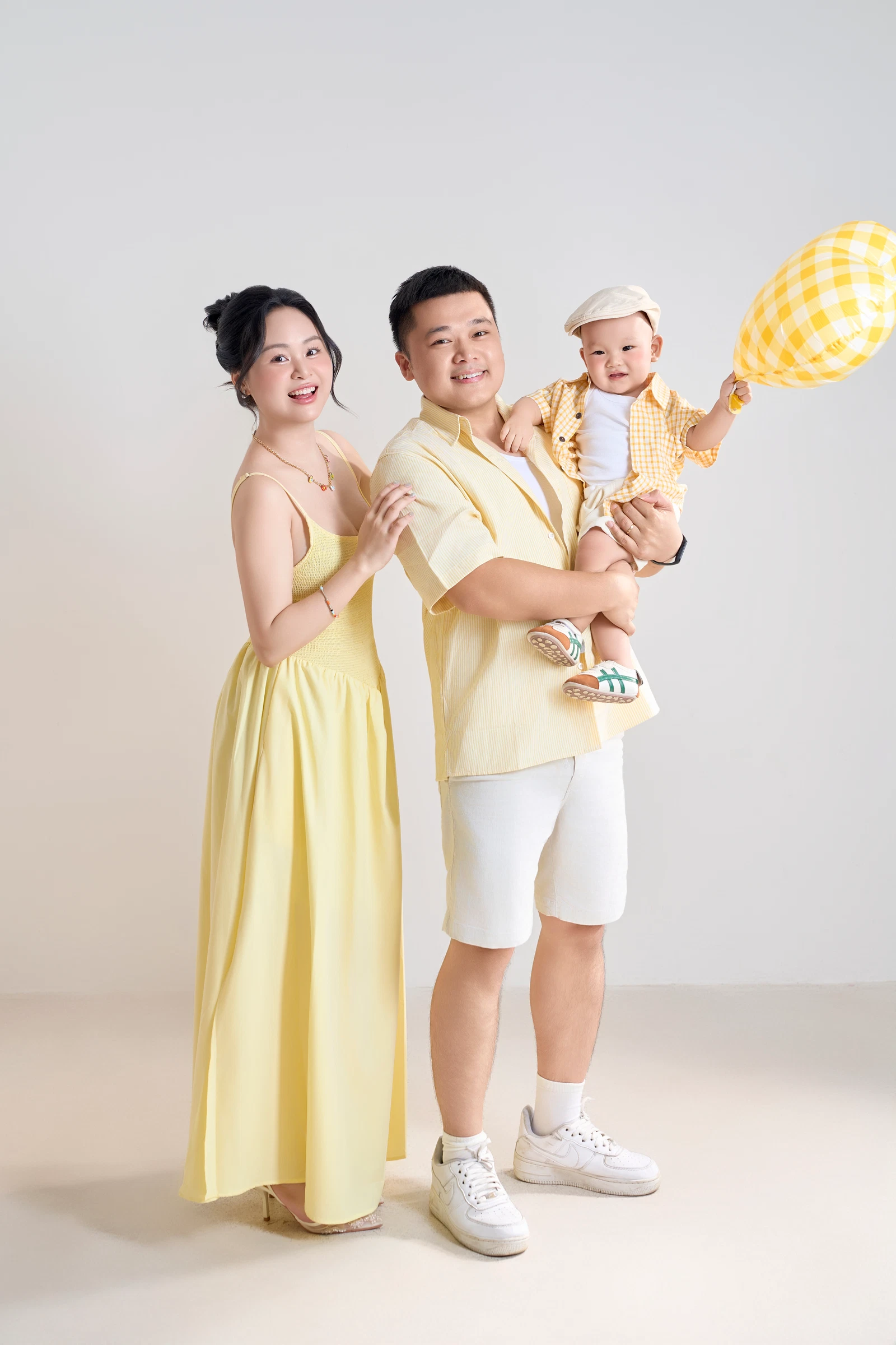 CONCEPT GIA ĐÌNH HOÀNG HUYỀN NHUNG — Family