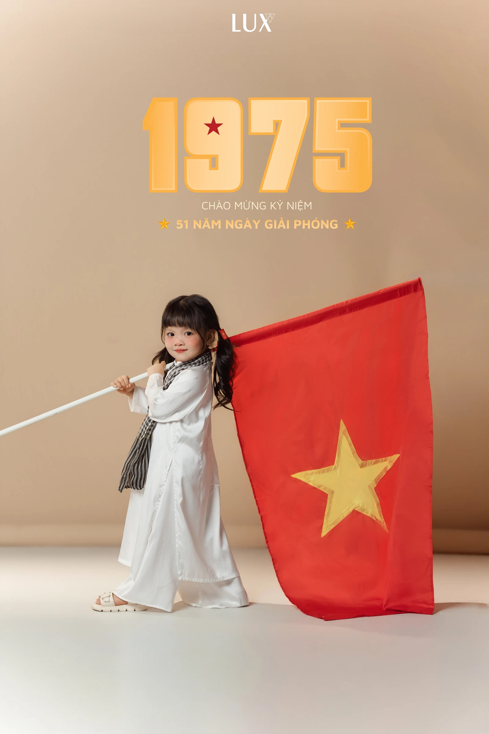 Poster đỏ thông báo ngày lễ Việt Nam 30 tháng 04.jpg