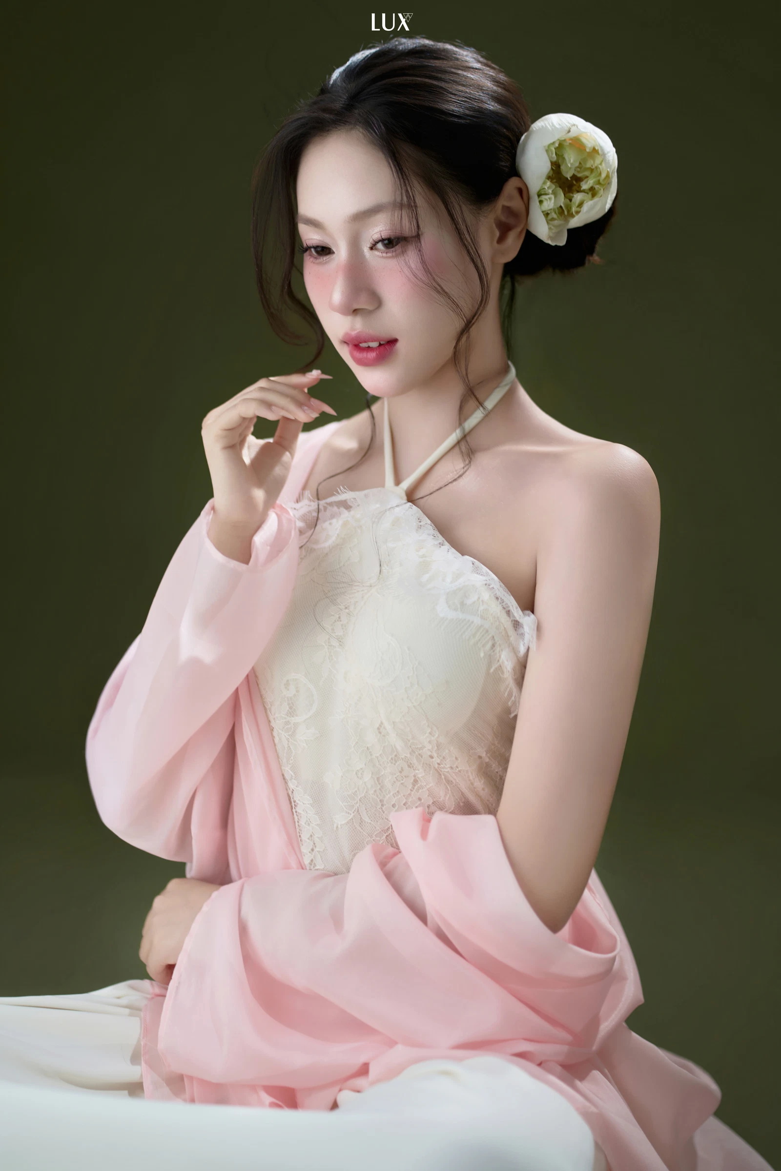 CONCEPT BEAUTY HOA SEN — Beauty