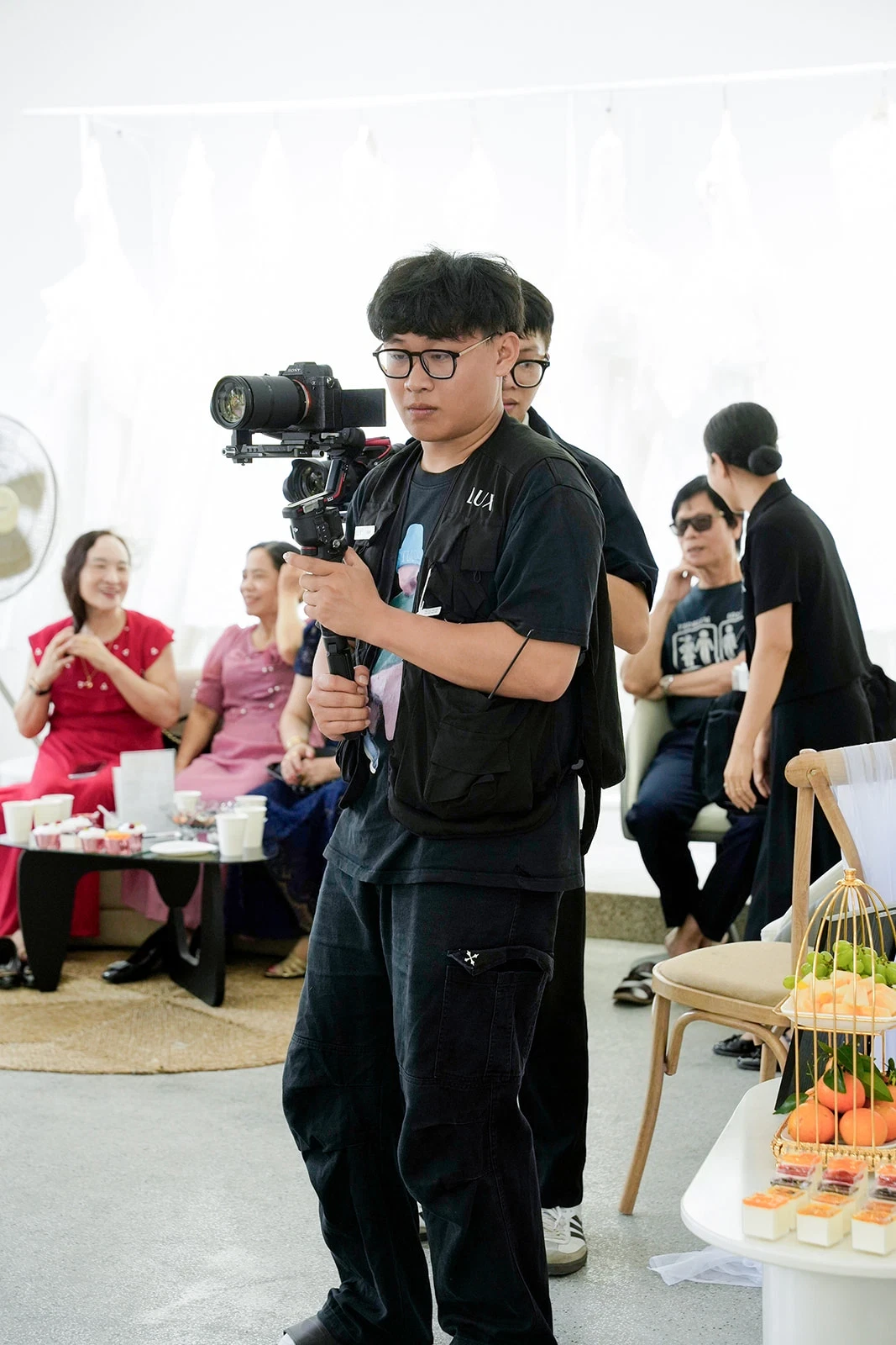 Quay phim LUX ghi hình trong ngày khai trương studio