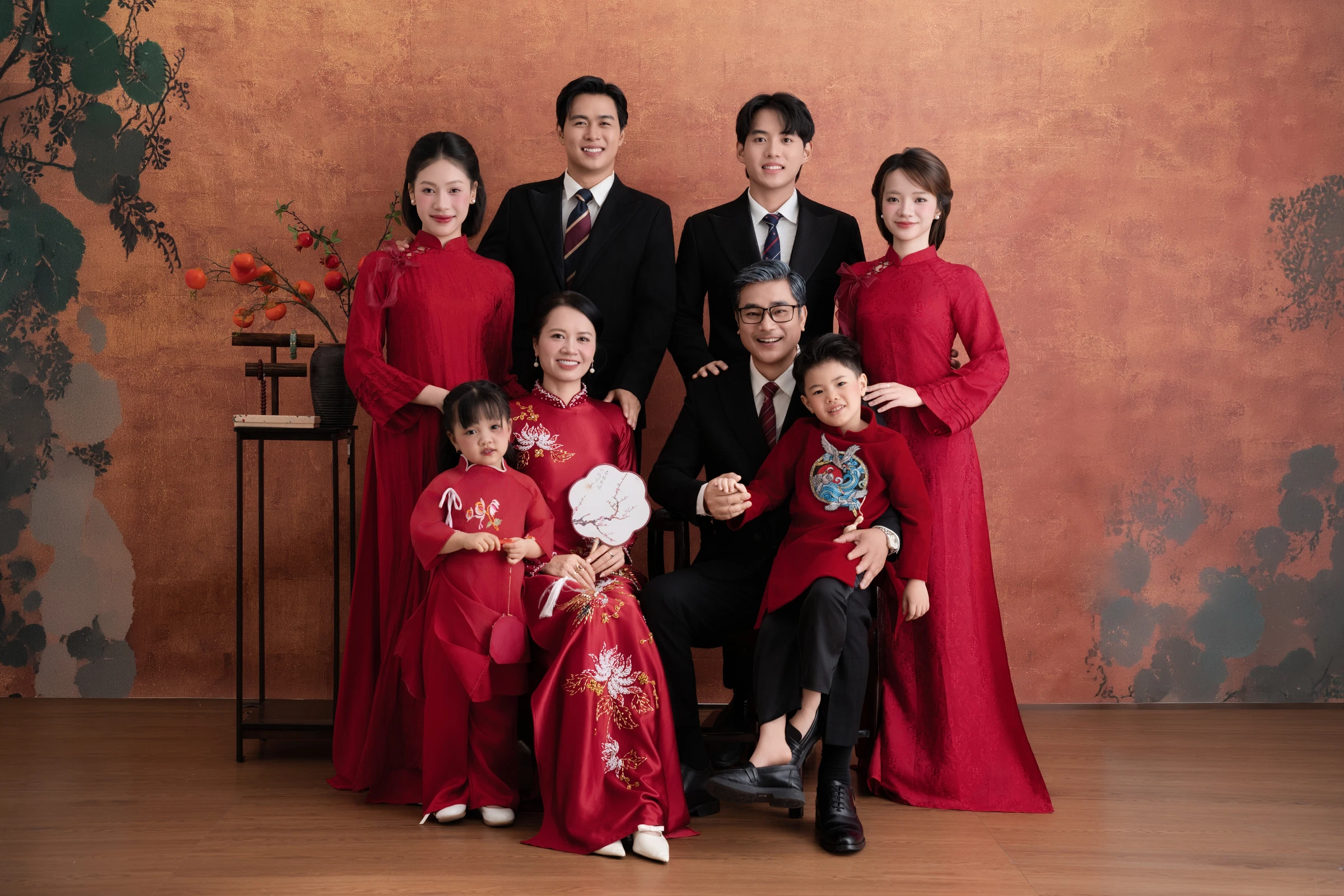 Gia Đình Áo Dài Phông Nâu — Family