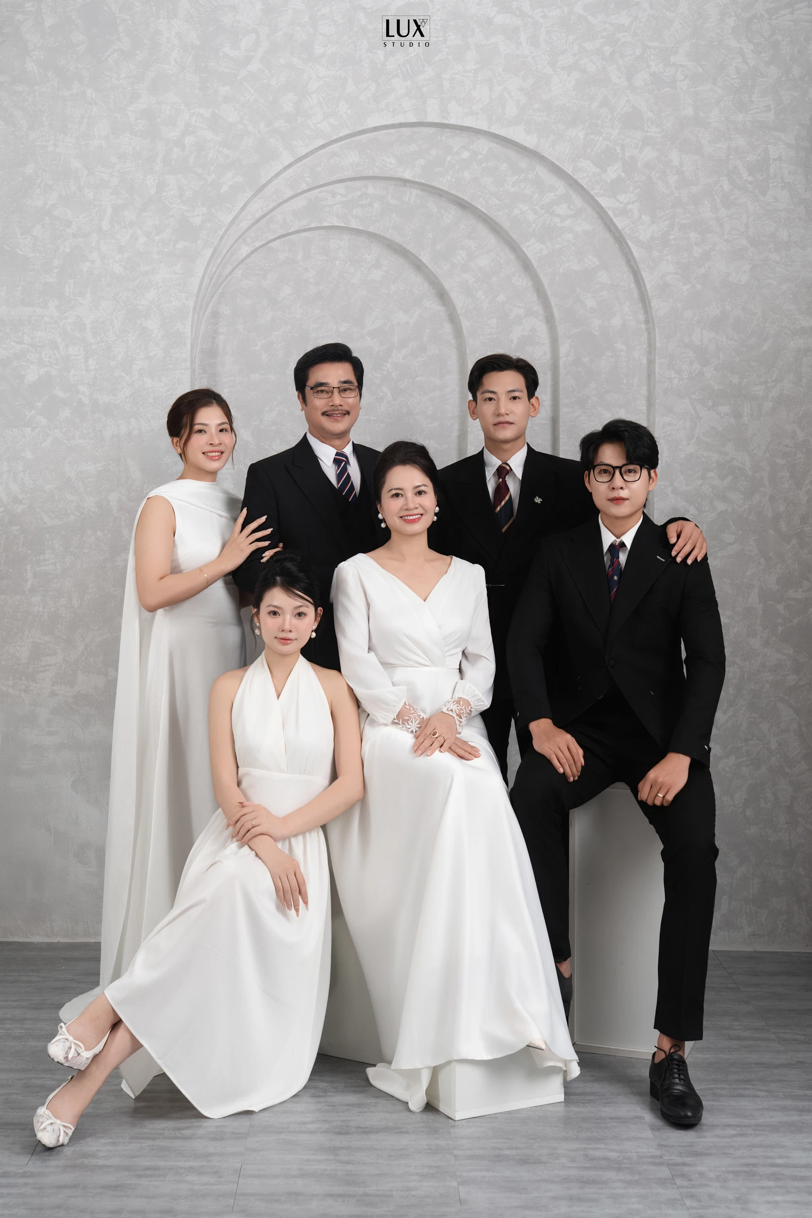 CONCEPT PHÔNG XÁM LOANG — Family