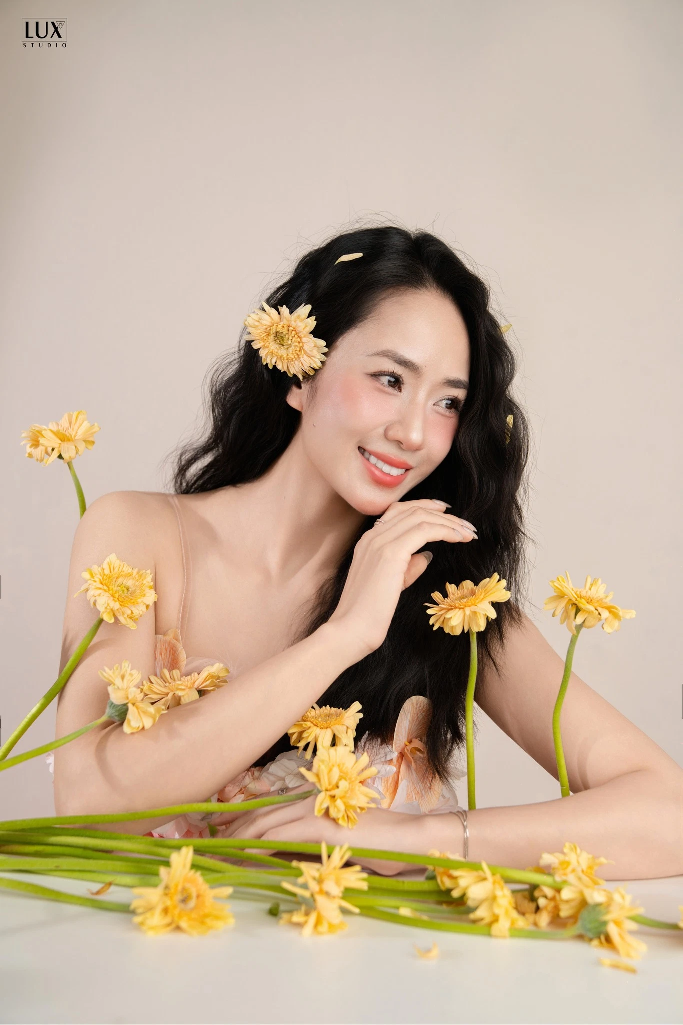 CONCEPT BEAUTY HOA ĐỒNG TIỀN — Beauty