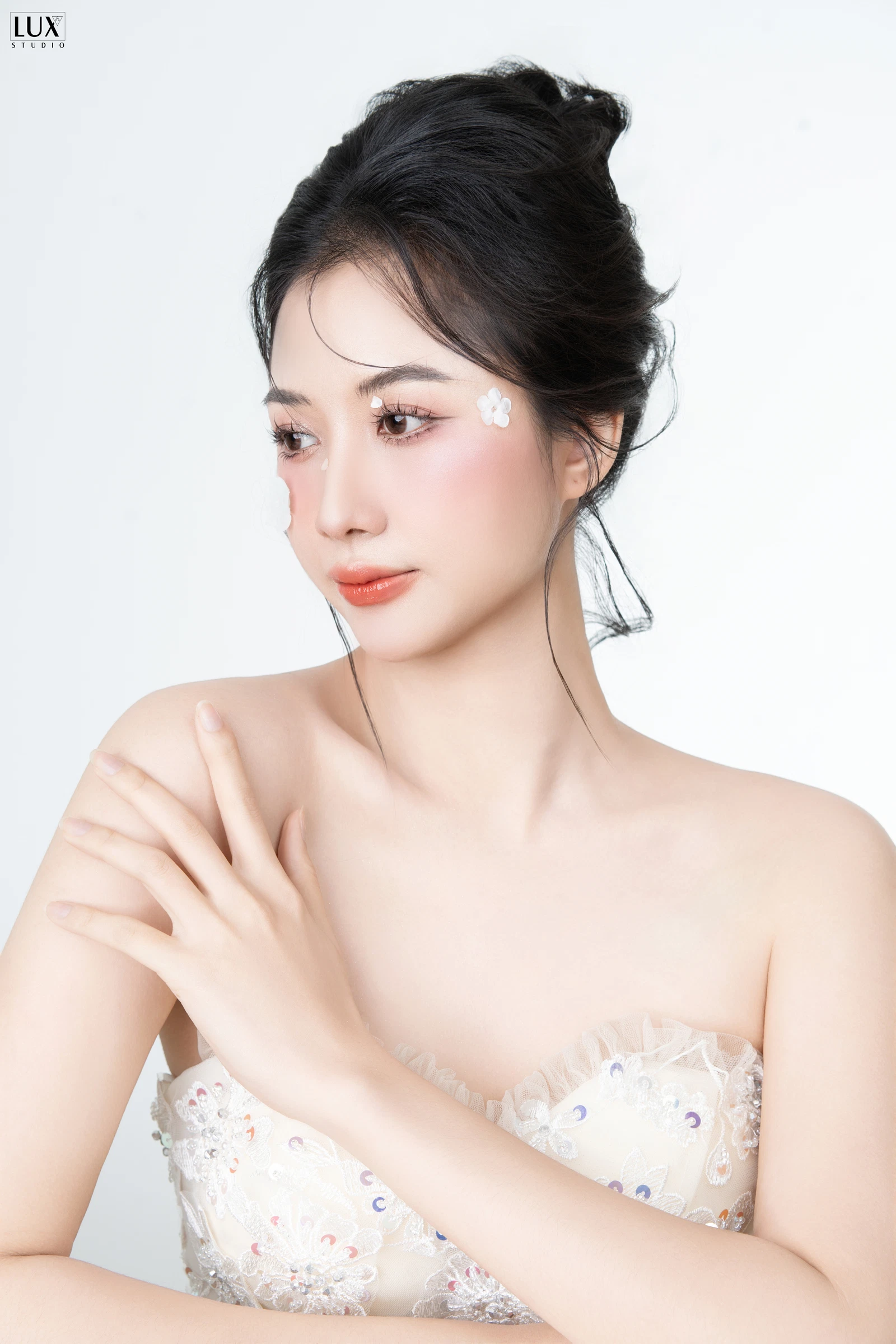 BEAUTY CHÂN DUNG NHẸ NHÀNG — Beauty